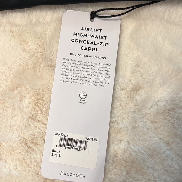 Alo Yoga Airlift high-waist conceal-zip capri. Like new - Picture 3 of 12